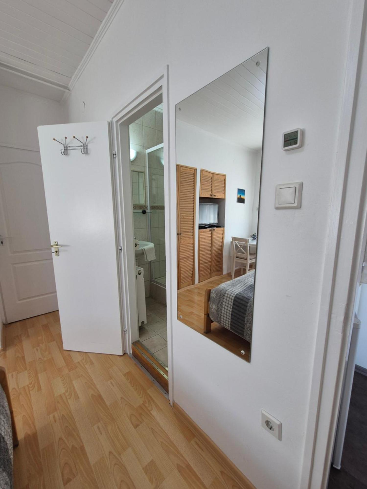 Roxanna Apartman Дьюла Екстер'єр фото