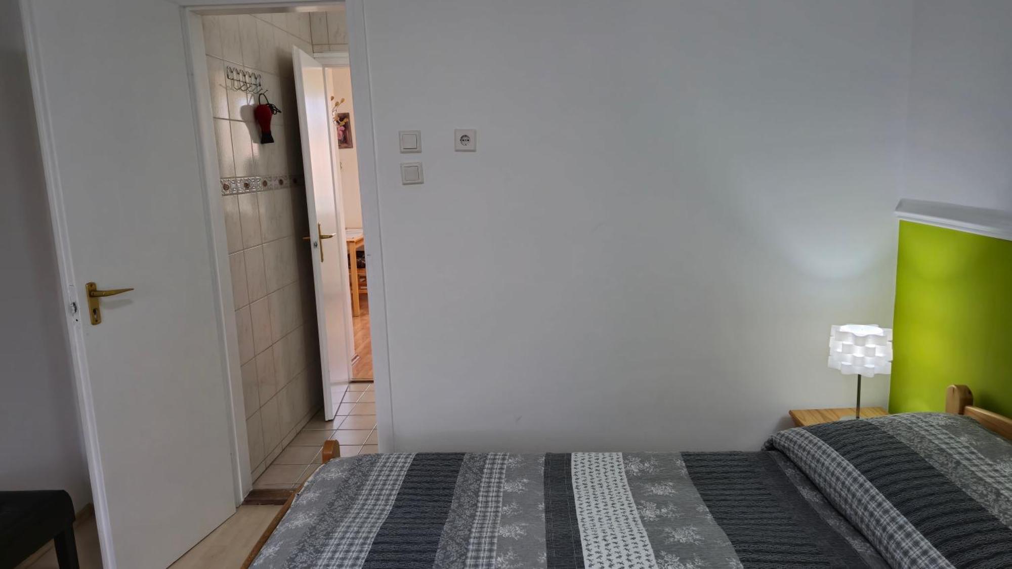 Roxanna Apartman Дьюла Екстер'єр фото