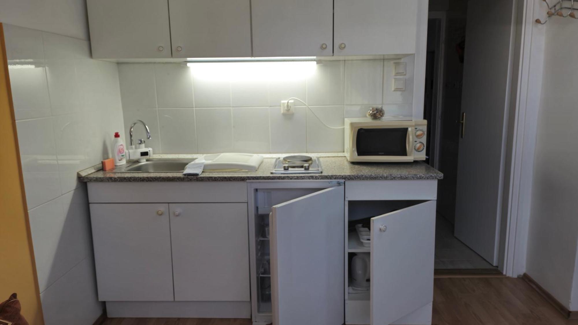 Roxanna Apartman Дьюла Екстер'єр фото