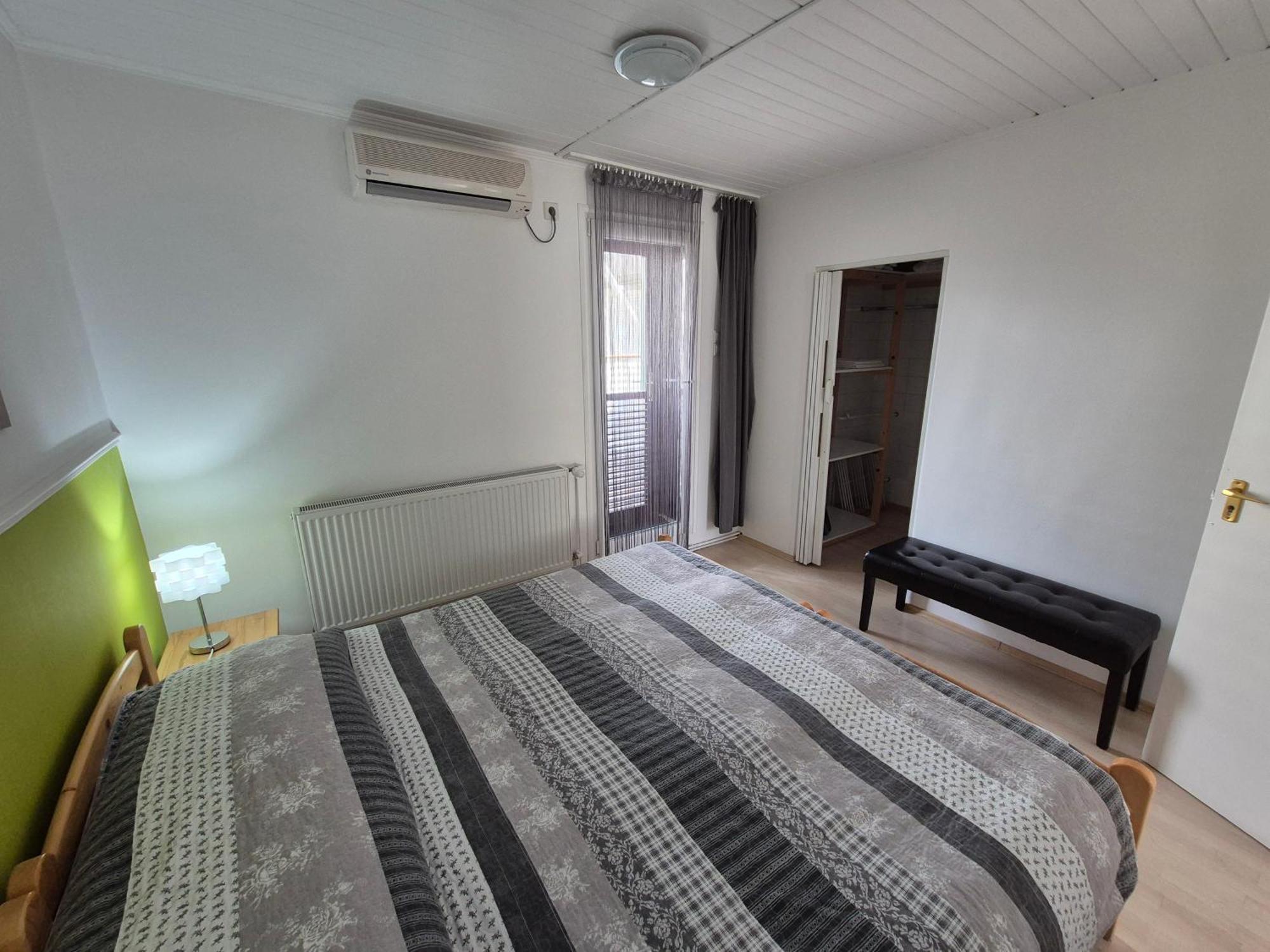 Roxanna Apartman Дьюла Екстер'єр фото