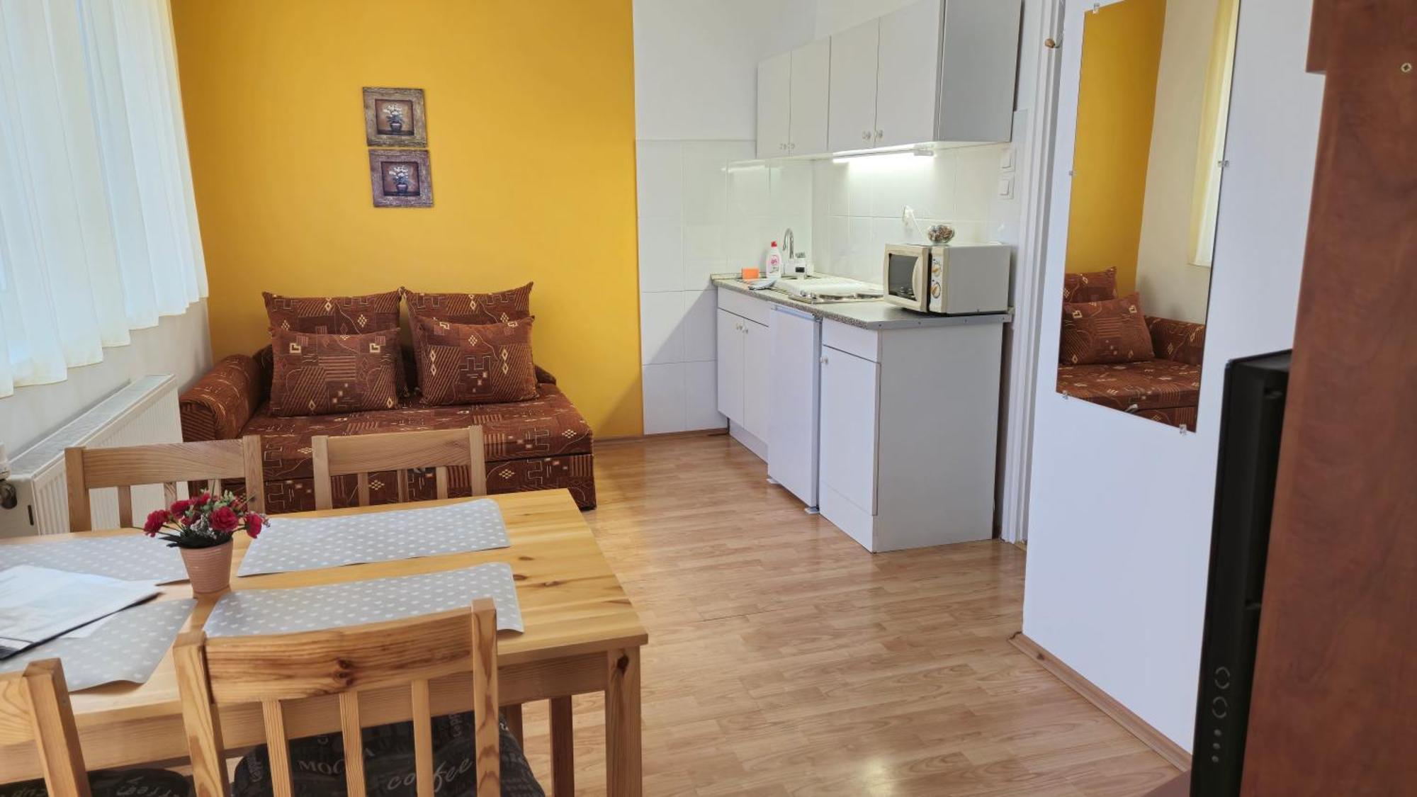 Roxanna Apartman Дьюла Екстер'єр фото
