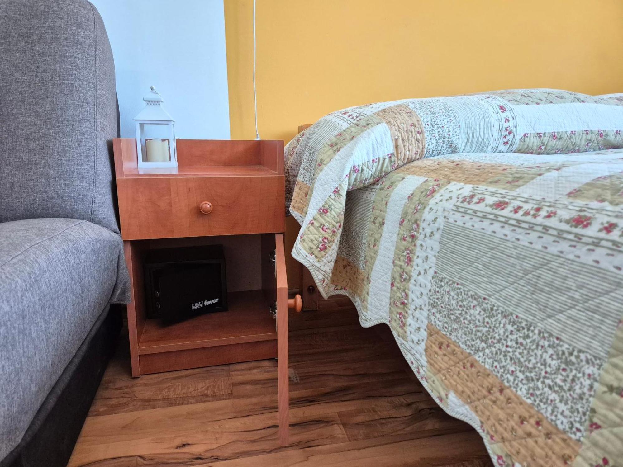 Roxanna Apartman Дьюла Екстер'єр фото