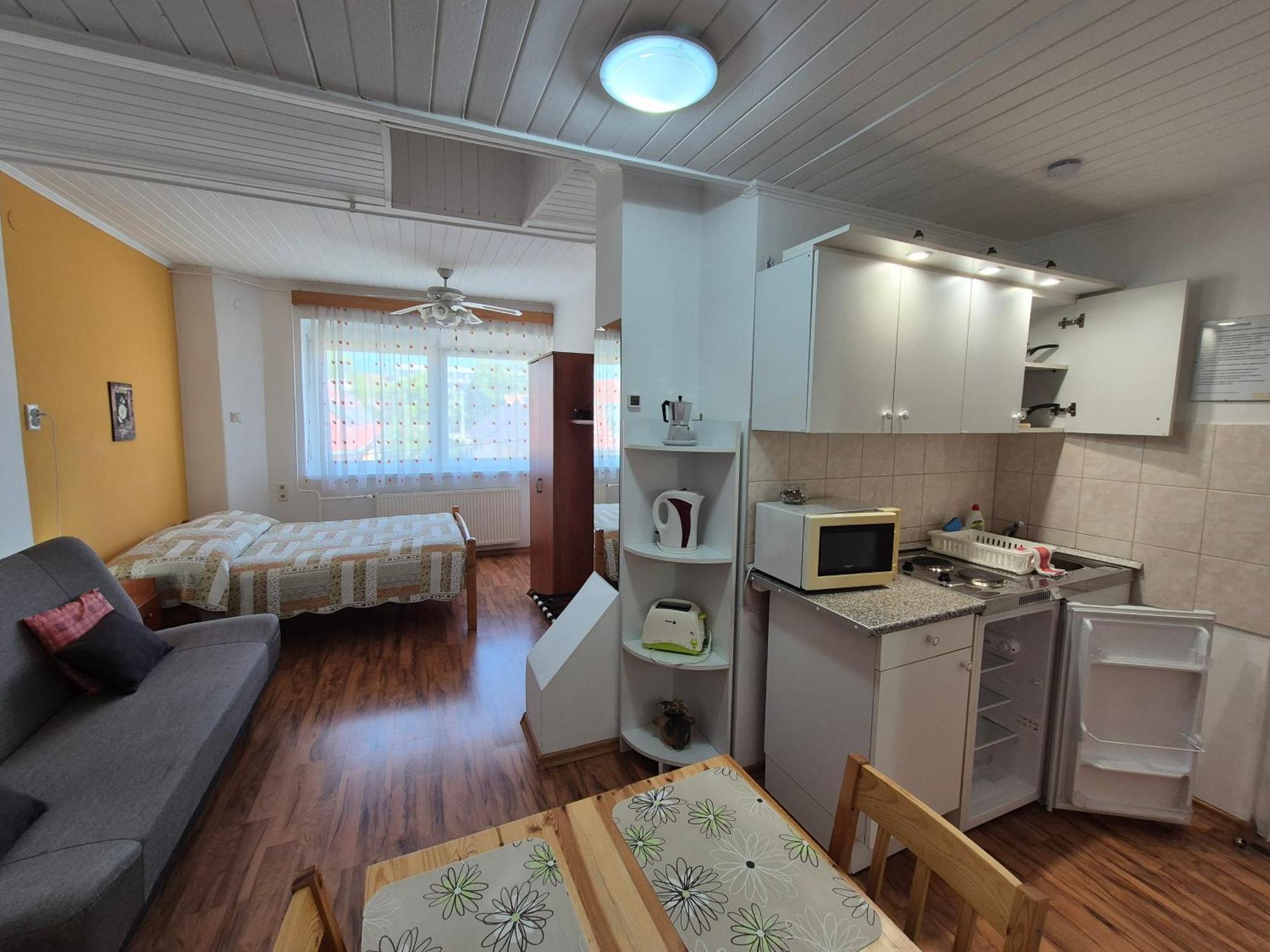Roxanna Apartman Дьюла Екстер'єр фото